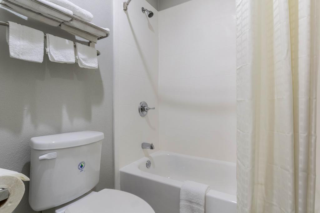 Scottish Inn And Suites ทอมบอล ภายนอก รูปภาพ