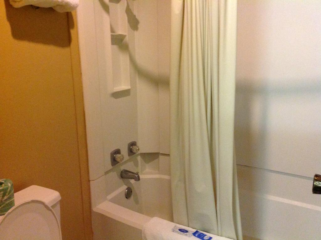 Scottish Inn And Suites ทอมบอล ห้อง รูปภาพ