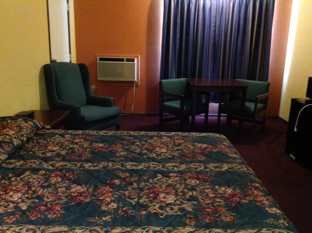 Scottish Inn And Suites ทอมบอล ภายนอก รูปภาพ