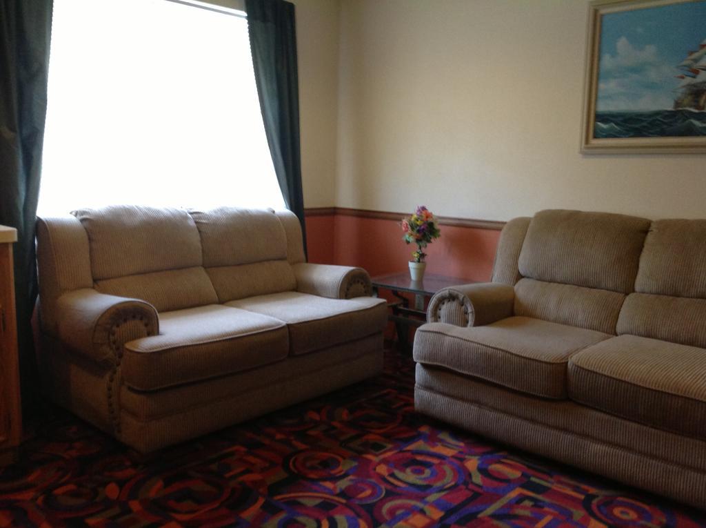 Scottish Inn And Suites ทอมบอล ภายนอก รูปภาพ